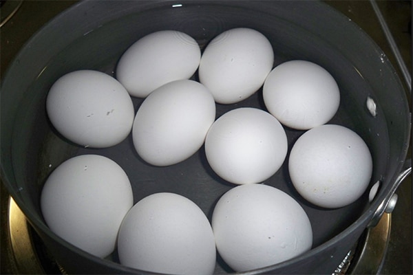 eggs-in-pot-600x400