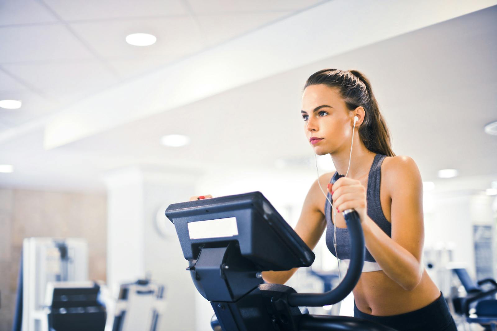 Woman doing leg workout to tone thighs at home